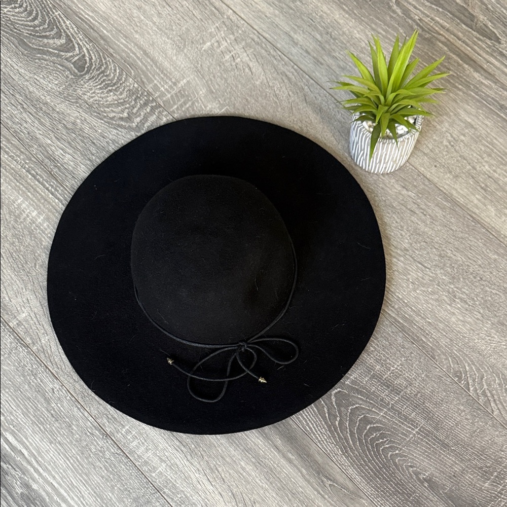 Elegant Black Wide-Brim Hat